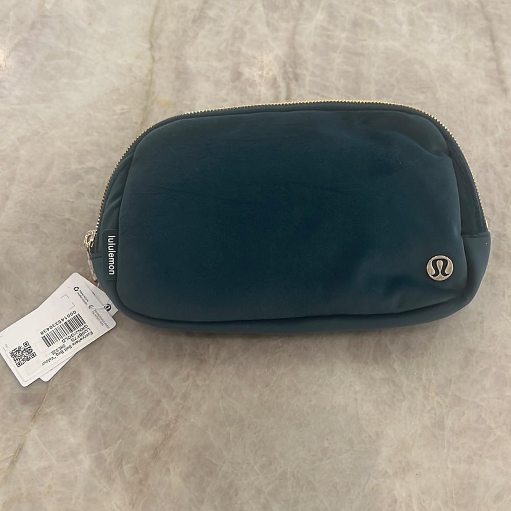 Lululemon Everywhere Belt Bag